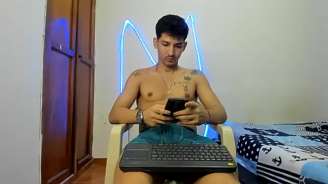 Snapshot of MasterSEX420 chatting on 12/01/25, 01:27 MasterSEX420 online show from 12/01/25, 01:27