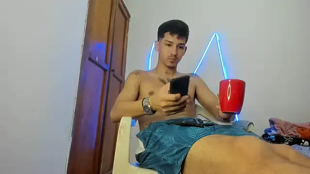 Snapshot of MasterSEX420 chatting on 12/18/25, 02:12 MasterSEX420 online show from 12/18/25, 02:12