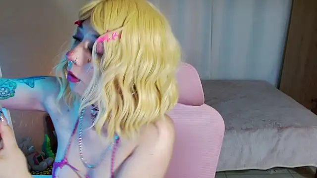 mily milk  online show from 02/23/25, 12:05