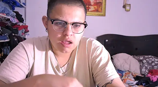 Snapshot of tatsumi_nao chatting on 02/14/25, 01:18 tatsumi nao online show from 02/14/25, 01:18