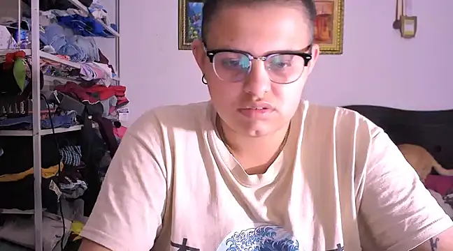 Snapshot of tatsumi_nao chatting on 02/14/25, 04:20 tatsumi nao online show from 02/14/25, 04:20