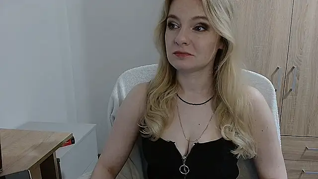 AlmaHoney online show from 05/25/26, 08:04