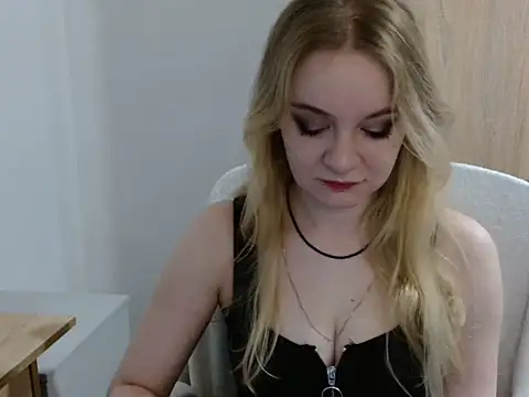 Snapshot of AlmaHoney chatting on 07/06/26, 08:11 AlmaHoney online show from 07/06/26, 08:11