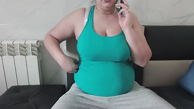 Snapshot of milfmomxx chatting on 01/15/25, 10:49 milfmomxx online show from 01/15/25, 10:49