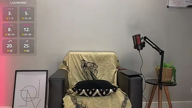 Snapshot of Brownfitbabyy chatting on 02/18/25, 10:14 Brownfitbabyy online show from 02/18/25, 10:14
