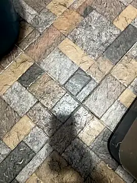 Snapshot of zeck80 chatting on 11/15/25, 04:10 zeck80 online show from 11/15/25, 04:10