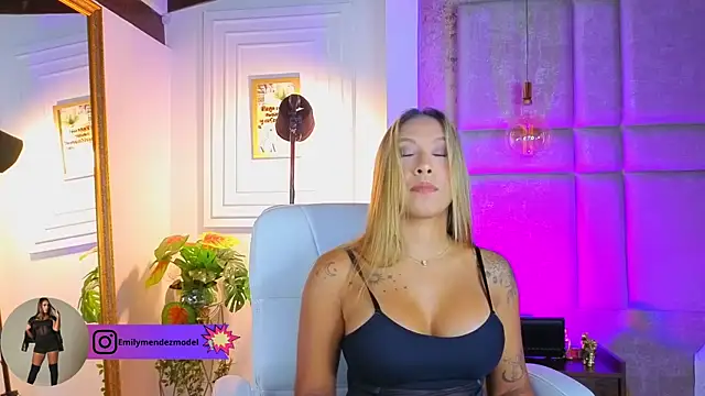 Snapshot of AlessiaLondon chatting on 06/01/26, 10:17 AlessiaLondon online show from 06/01/26, 10:17