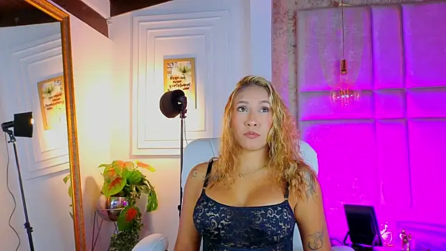 AlessiaLondon online show from 07/02/26, 10:10