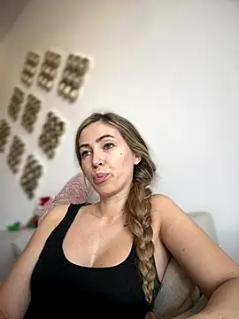 RaquelleDevon online show from 12/19/25, 12:45