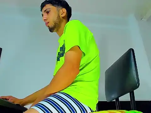 Snapshot of Gregory_hard chatting on 01/06/25, 04:02 Gregory hard online show from 01/06/25, 04:02