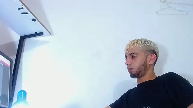 Snapshot of Gregory_hard chatting on 09/22/25, 11:07 Gregory hard online show from 09/22/25, 11:07