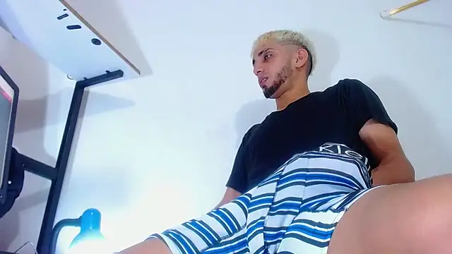 Snapshot of Gregory_hard chatting on 09/27/25, 11:21 Gregory hard online show from 09/27/25, 11:21