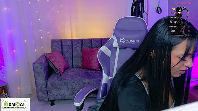 Snapshot of Miss_scarllet_ chatting on 05/13/26, 01:08 Miss scarllet online show from 05/13/26, 01:08