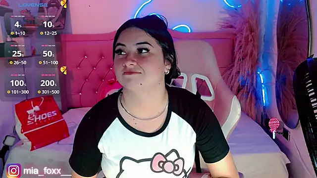Mia foxx  online show from 09/27/25, 10:04