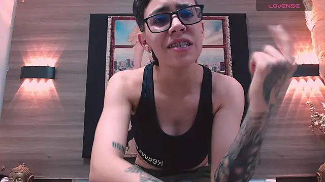 Cutie Shy  online show from 11/18/25, 04:22