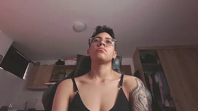 Cutie Shy  online show from 06/04/26, 12:33