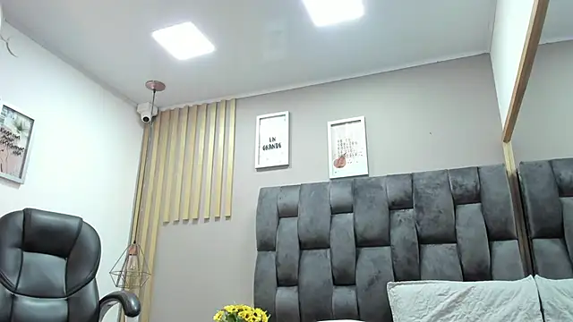 Snapshot of camila__herrera chatting on 12/21/24, 12:38 camila herrera online show from 12/21/24, 12:38