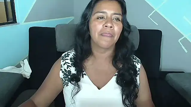 Snapshot of saggil23 chatting on 09/29/25, 10:14 saggil23 online show from 09/29/25, 10:14