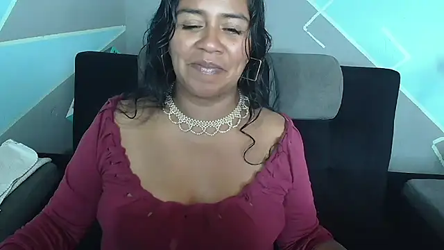 Snapshot of saggil23 chatting on 10/27/25, 05:28 saggil23 online show from 10/27/25, 05:28