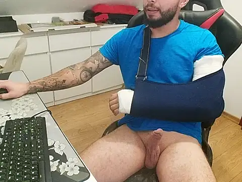 Snapshot of prezydentcam chatting on 10/09/25, 10:57 prezydentcam online show from 10/09/25, 10:57