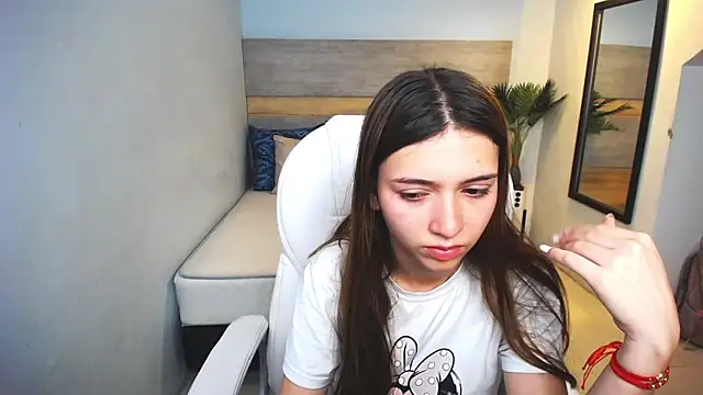 Snapshot of liseth_fox chatting on 12/11/24, 11:00 liseth fox online show from 12/11/24, 11:00