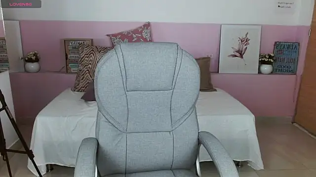 Snapshot of liseth_fox chatting on 12/14/24, 06:41 liseth fox online show from 12/14/24, 06:41