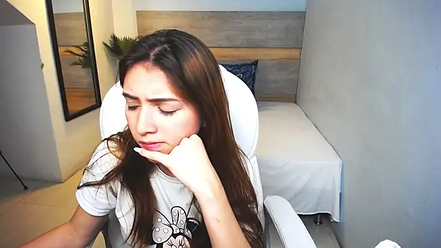 Snapshot of liseth_fox chatting on 12/20/24, 10:11 liseth fox online show from 12/20/24, 10:11