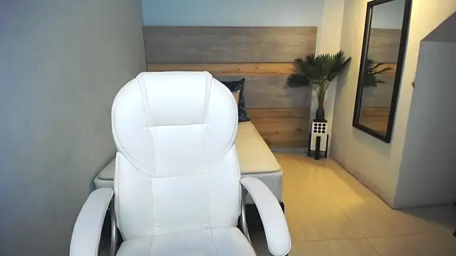 Snapshot of liseth_fox chatting on 12/28/24, 12:13 liseth fox online show from 12/28/24, 12:13