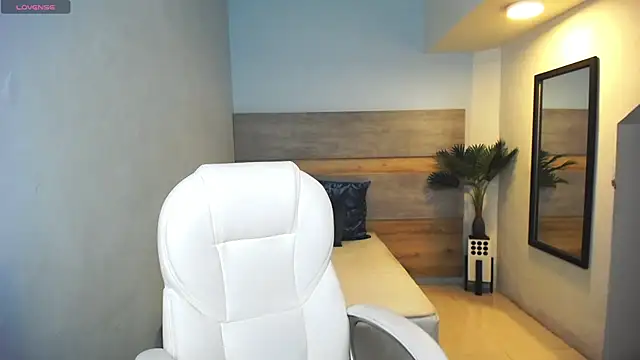 Snapshot of liseth_fox chatting on 01/03/25, 07:39 liseth fox online show from 01/03/25, 07:39