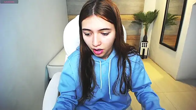 Snapshot of liseth_fox chatting on 02/08/25, 12:17 liseth fox online show from 02/08/25, 12:17