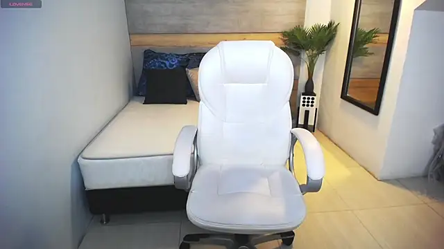 Snapshot of liseth_fox chatting on 02/18/25, 07:30 liseth fox online show from 02/18/25, 07:30