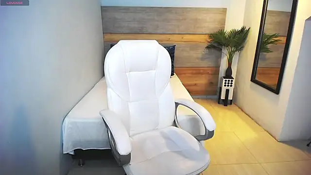 Snapshot of liseth_fox chatting on 03/01/25, 06:00 liseth fox online show from 03/01/25, 06:00