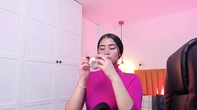 lara madisson online show from 12/05/24, 10:56