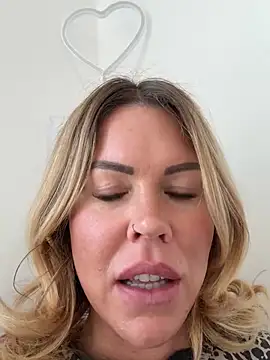 Lara Bergmann online show from 03/02/25, 08:27