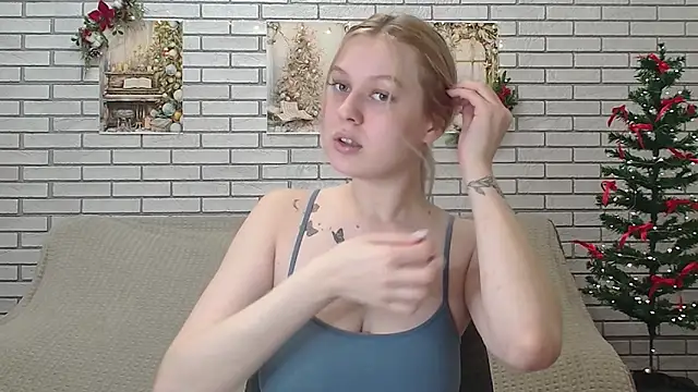 EmiliaDuchess online show from 12/19/24, 08:34