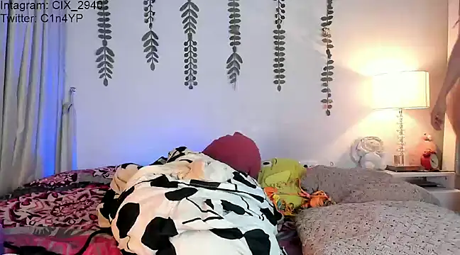 halseycox    online show from 12/18/24, 09:58