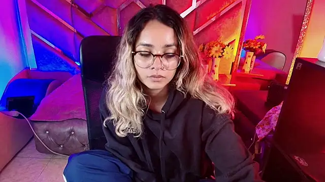 Snapshot of Olivia_Fox69 chatting on 11/20/25, 03:18 Olivia Fox69 online show from 11/20/25, 03:18