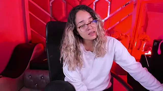 Snapshot of Olivia_Fox69 chatting on 02/03/26, 04:21 Olivia Fox69 online show from 02/03/26, 04:21