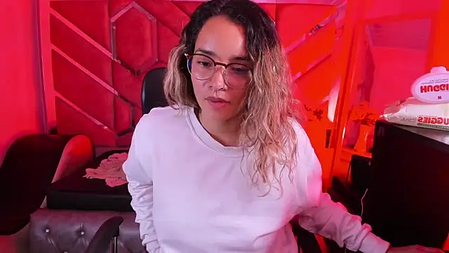 Snapshot of Olivia_Fox69 chatting on 02/04/26, 03:56 Olivia Fox69 online show from 02/04/26, 03:56