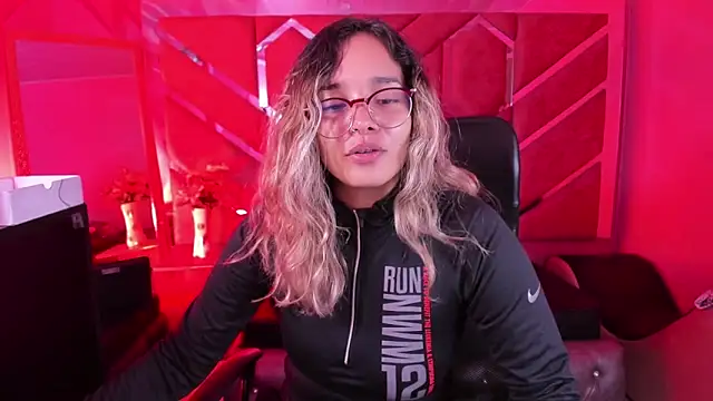 Snapshot of Olivia_Fox69 chatting on 02/10/26, 03:32 Olivia Fox69 online show from 02/10/26, 03:32