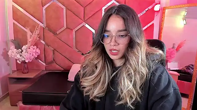 Snapshot of Olivia_Fox69 chatting on 07/09/26, 02:59 Olivia Fox69 online show from 07/09/26, 02:59