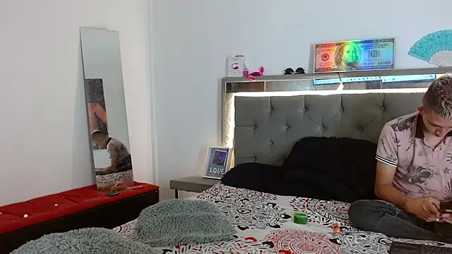 parejacaliente20154 online show from 01/15/25, 12:04