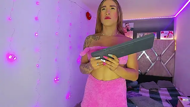 parejacaliente20154 online show from 02/27/26, 01:05