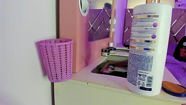 parejacaliente20154 online show from 03/18/26, 06:00