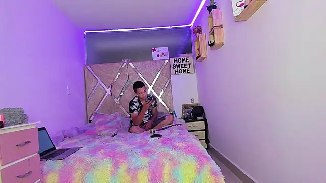 parejacaliente20154 online show from 03/25/26, 11:05