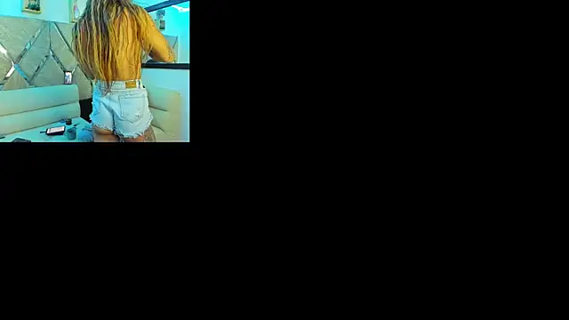 Snapshot of parejacaliente20154 chatting on 04/27/26, 11:41 parejacaliente20154 online show from 04/27/26, 11:41