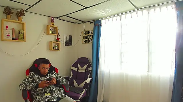 Snapshot of parejacaliente20154 chatting on 06/08/26, 11:32 parejacaliente20154 online show from 06/08/26, 11:32