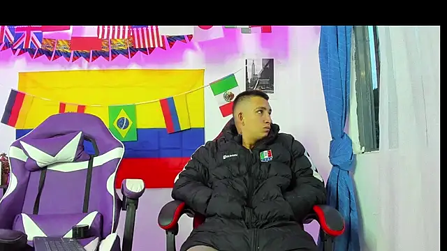 parejacaliente20154 online show from 07/10/26, 10:40