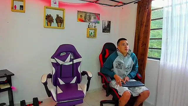 parejacaliente20154 online show from 07/15/26, 11:04