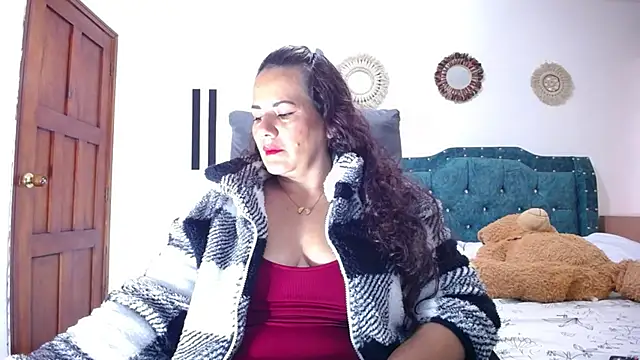 sofiamature01 online show from 01/15/26, 08:12